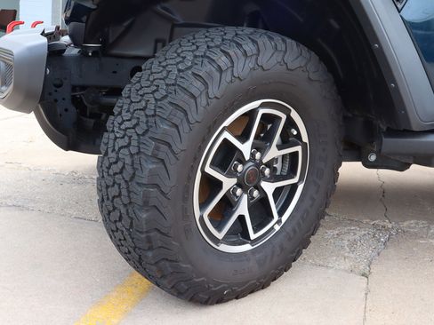 Used 2025 Jeep Wrangler Unlimited Rubicon AWD/4WD image 19
