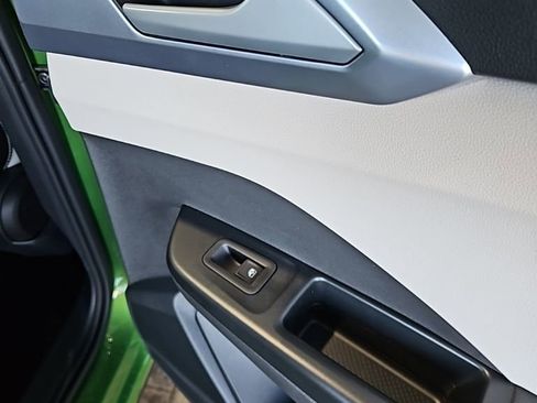 New 2026 Volkswagen Taos SE image 16