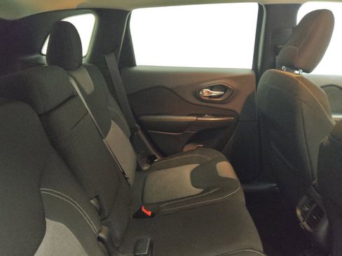 Used 2014 Jeep Cherokee Latitude FWD image 19