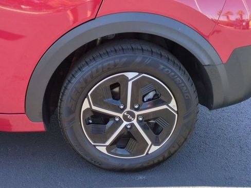 Used 2024 Kia Niro EX FWD image 12
