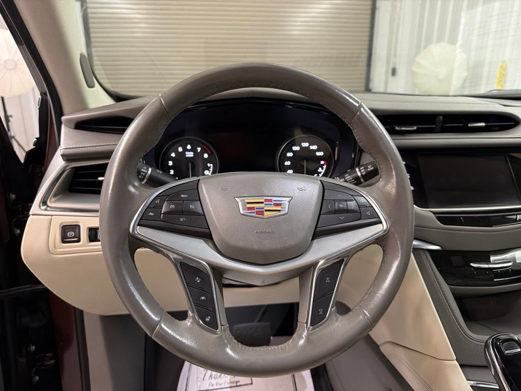 Used 2022 Cadillac XT5 Premium Luxury w/ Technology Package AWD/4WD image 17