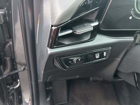 Used 2023 Kia Niro EX image 16