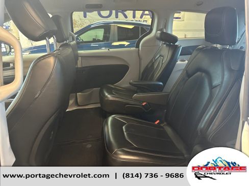 Used 2024 Chrysler Pacifica Touring-L FWD image 27