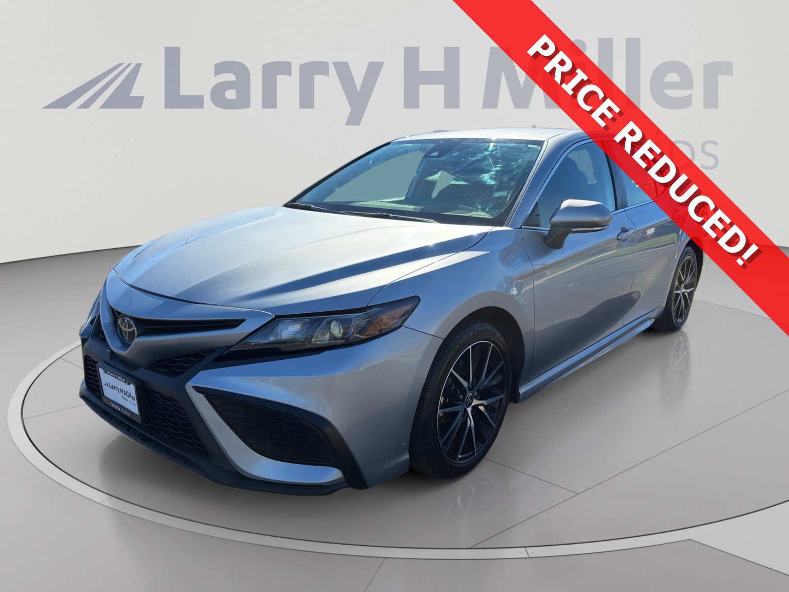 Used 2024 Toyota Camry SE FWD image 1