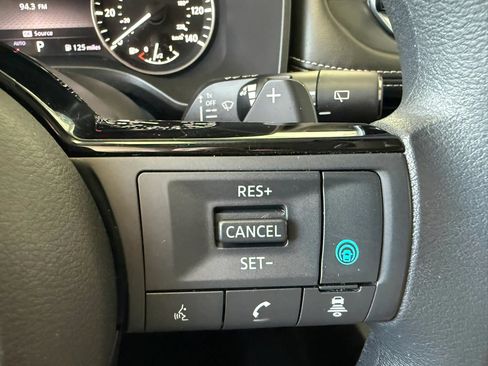 Used 2023 Nissan Rogue SV AWD/4WD image 27
