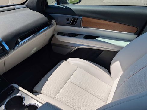 Used 2026 Cadillac Vistiq Luxury w/ LPO, Floor Liner Package AWD/4WD image 13