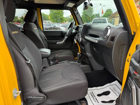 Used 2015 Jeep Wrangler Unlimited Sahara w/ Dual Top Group AWD/4WD image 25