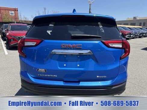 Used 2024 GMC Terrain SLE AWD/4WD image 4