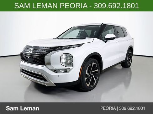 Used 2024 Mitsubishi Outlander SE image 3