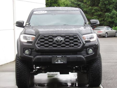 Used 2023 Toyota Tacoma TRD Off-Road w/ Technology Package AWD/4WD image 3
