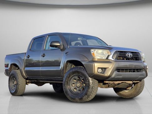 Used 2012 Toyota Tacoma 4x4 Double Cab w/ SR5 Pkg image 2