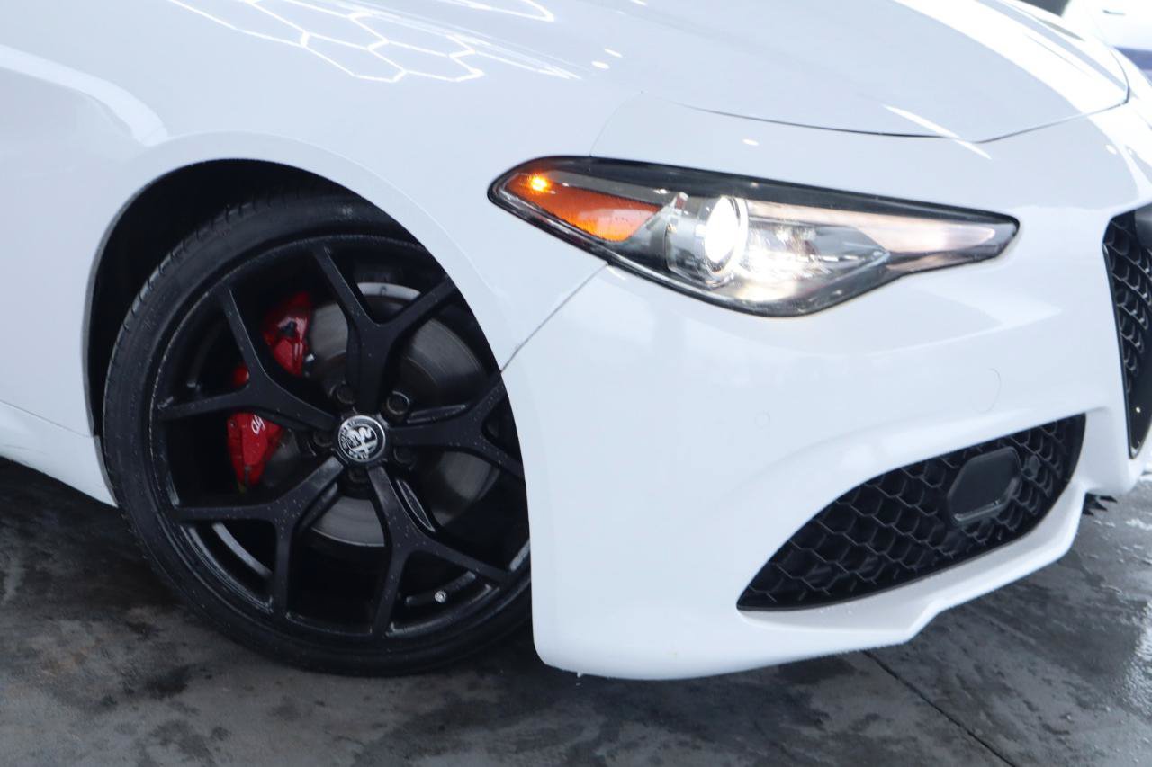 Used 2019 Alfa Romeo Giulia w/ Quick Order Package 22K Sport RWD image 4