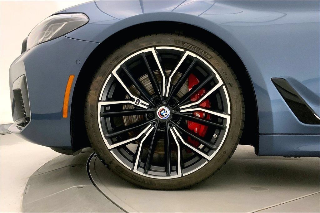 Certified 2023 BMW M550i xDrive AWD/4WD image 8