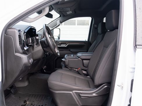 Used 2024 Chevrolet Silverado 3500 LT image 11