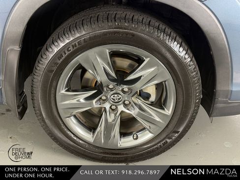 Used 2018 Toyota Highlander Limited Platinum AWD/4WD image 10