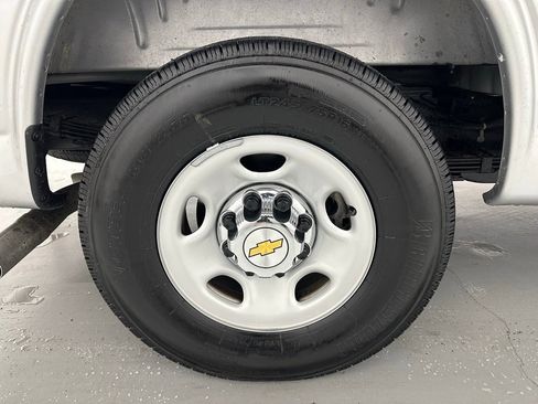 Used 2025 Chevrolet Express 3500 LT w/ LT Preferred Equipment Group image 53
