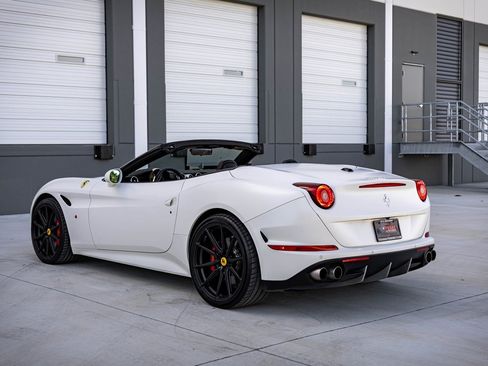 Used 2016 Ferrari California T image 34