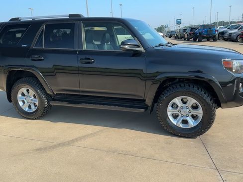 Used 2022 Toyota 4Runner SR5 Premium image 9