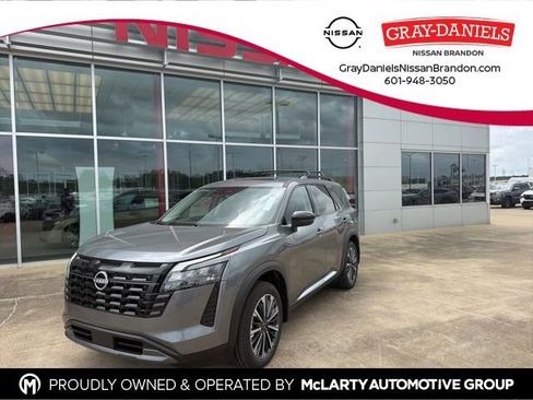 New 2026 Nissan Pathfinder Platinum image 1