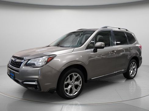 Used 2017 Subaru Forester 2.5i Touring AWD/4WD image 2