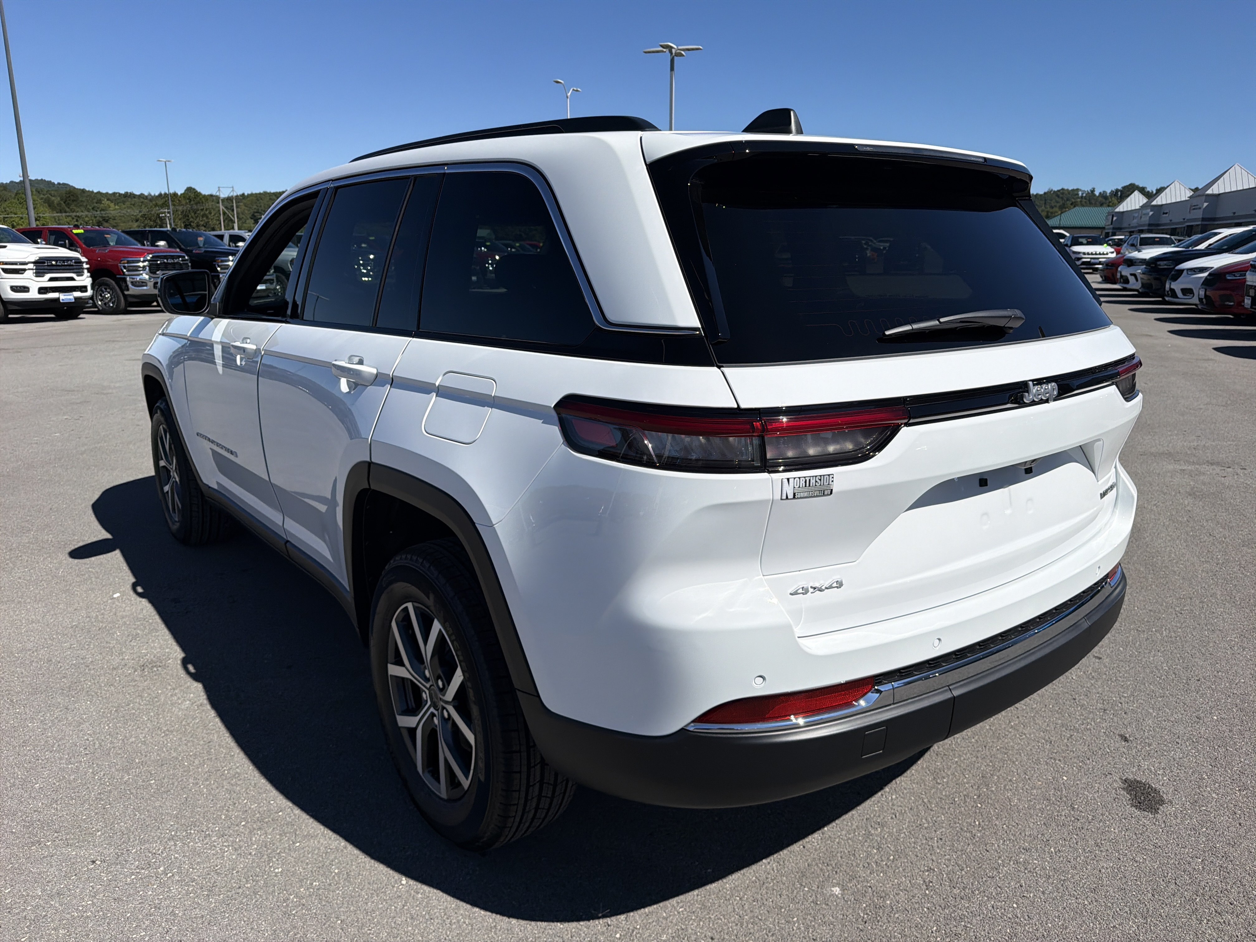 New 2027 Jeep Grand Cherokee Laredo X AWD/4WD image 8