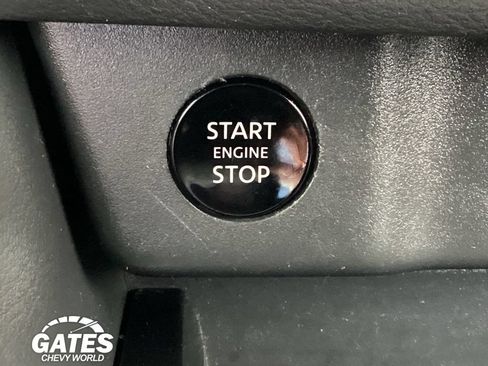 Used 2024 Nissan Rogue S AWD/4WD image 18