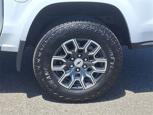 Used 2025 Chevrolet Colorado Z71 w/ Technology Package image 8