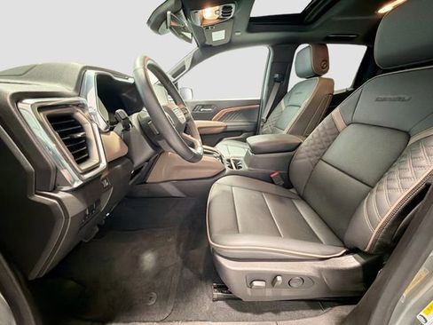 Used 2024 GMC Canyon Denali image 18