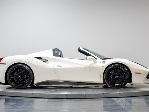 Used 2018 Ferrari 488 Spider image 21