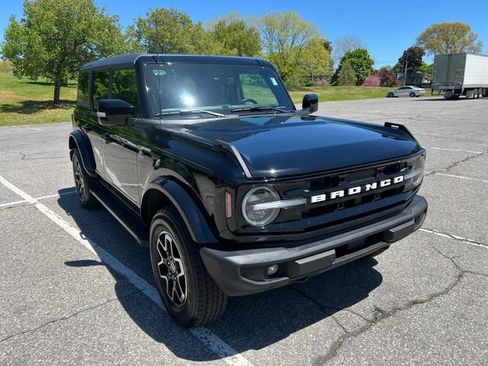 Used 2023 Ford Bronco Outer Banks AWD/4WD image 2
