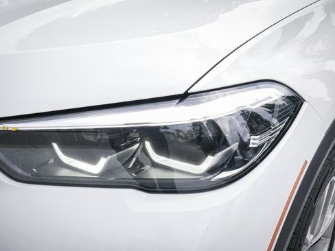 Used 2022 BMW X5 xDrive40i AWD/4WD image 6