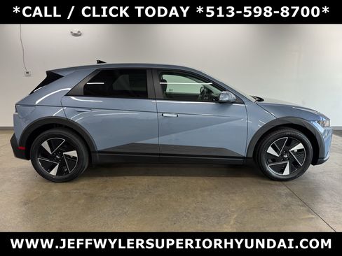 New 2025 Hyundai Ioniq 5 SE image 2