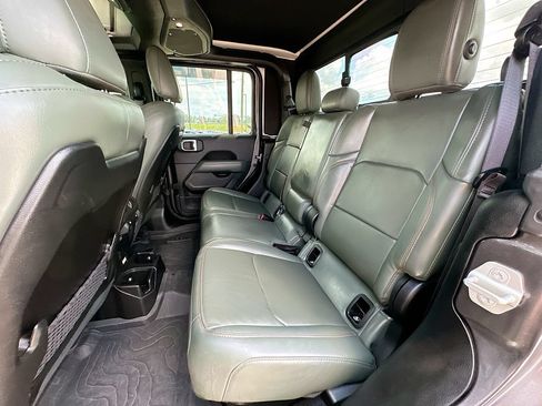 Used 2024 Jeep Gladiator Mojave AWD/4WD image 17