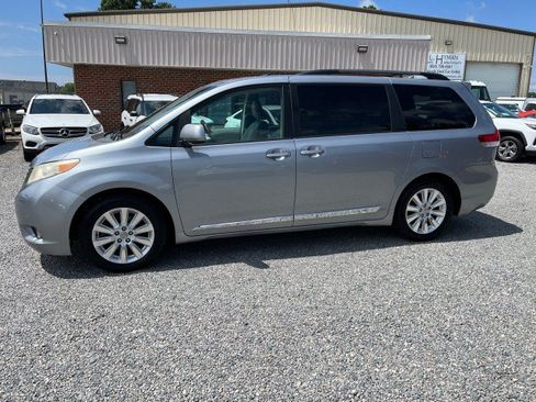 Used 2011 Toyota Sienna Limited w/ Premium Pkg AWD/4WD image 1