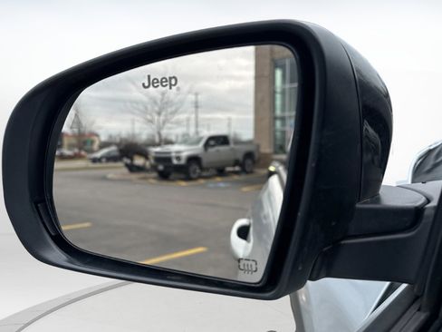 Used 2025 Jeep Compass Limited image 15