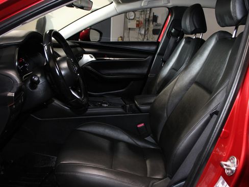 Used 2019 MAZDA MAZDA3 Sedan w/ Preferred Package FWD image 26