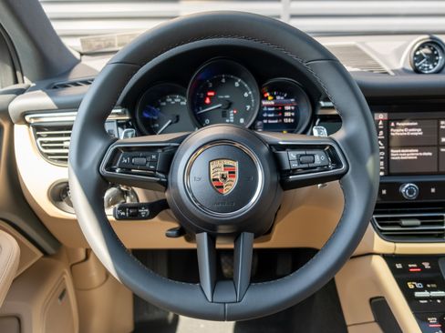 Certified 2026 Porsche Macan image 6