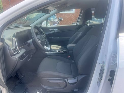 Used 2025 Kia Sportage LX FWD image 25