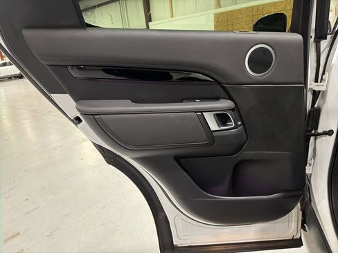 Used 2021 Land Rover Discovery S image 36