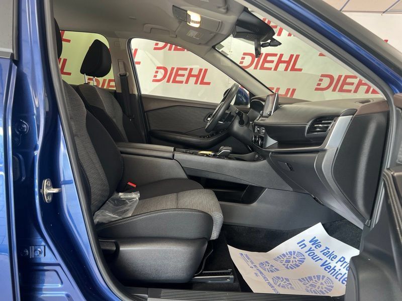 Used 2023 Nissan Rogue SV AWD/4WD image 12