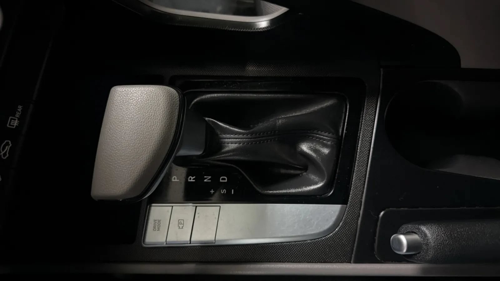 Used 2024 Hyundai Elantra SE FWD image 13