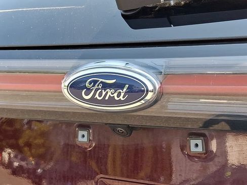 Used 2017 Ford Edge Titanium w/ Equipment Group 301A AWD/4WD image 32