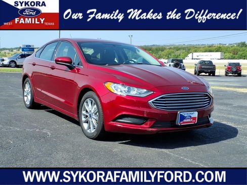 Used 2017 Ford Fusion SE FWD image 1