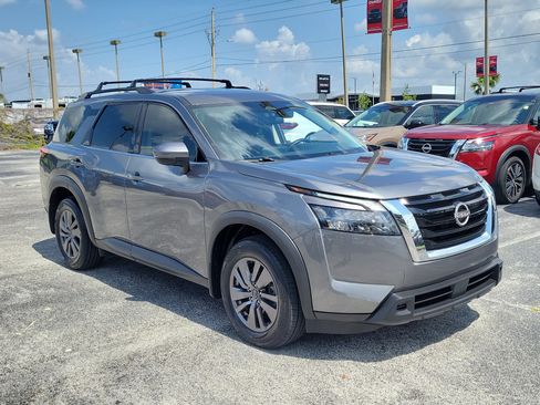Certified 2024 Nissan Pathfinder SV FWD image 3