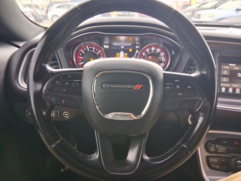 Used 2019 Dodge Challenger SXT image 17