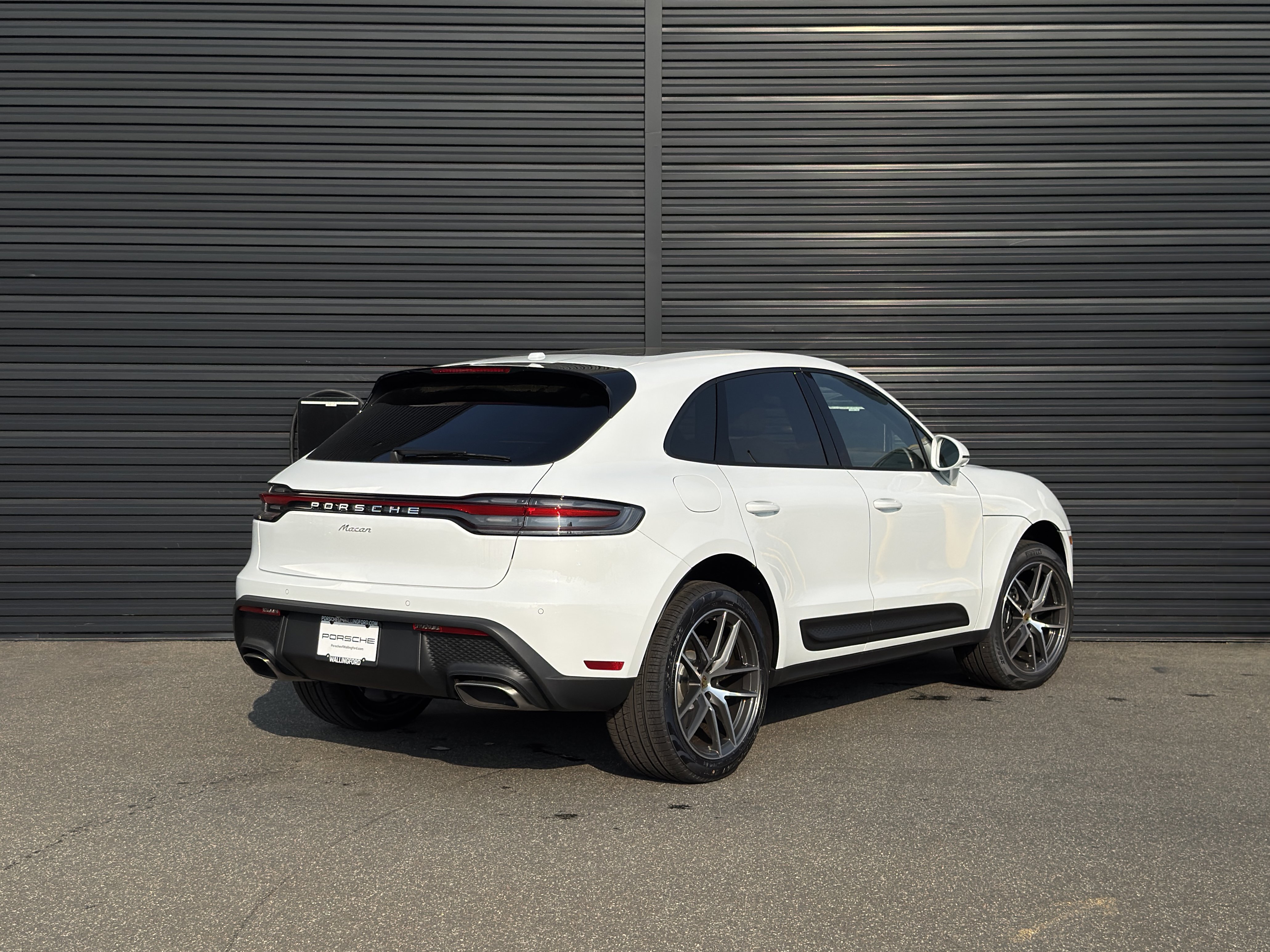 Certified 2025 Porsche Macan AWD/4WD image 8