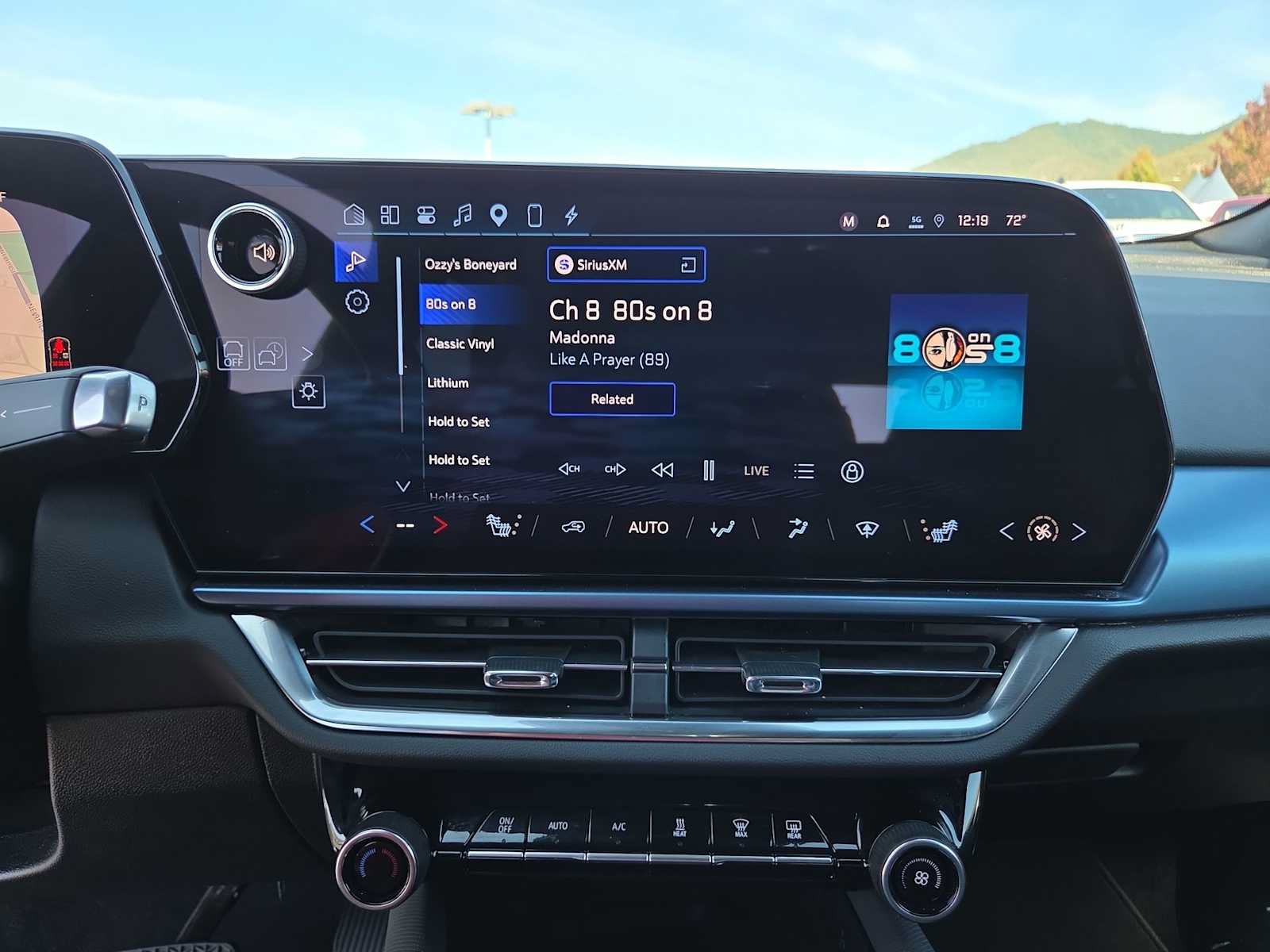 Used 2024 Chevrolet Equinox EV LT FWD image 24