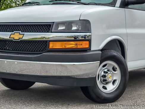 Used 2025 Chevrolet Express 3500 LT w/ LT Preferred Equipment Group RWD image 3