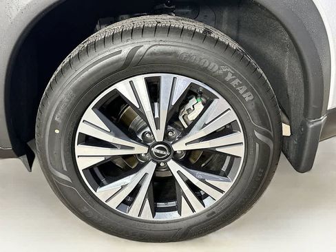 Used 2022 Nissan Rogue SV image 8