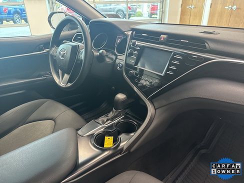 Used 2018 Toyota Camry LE image 24